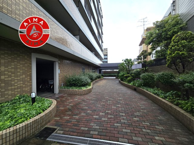 原パーク・ホームズ|きれいに整備された外エントランスです。