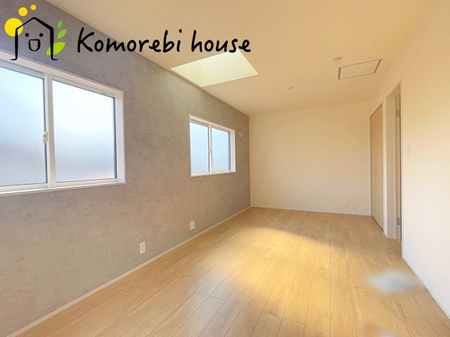 桶川市東2丁目　3期　新築一戸建て　ブルーミングガーデン　01の寝室|落ち着いた色調の寝室です