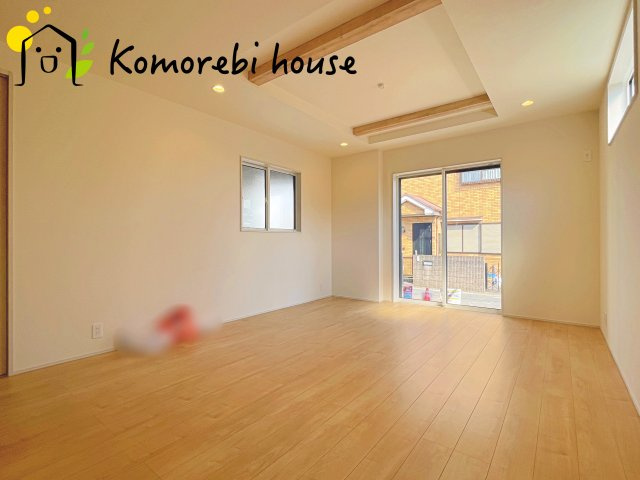 桶川市東2丁目　3期　新築一戸建て　ブルーミングガーデン　01の居間・リビング|ゆったりとした居間です