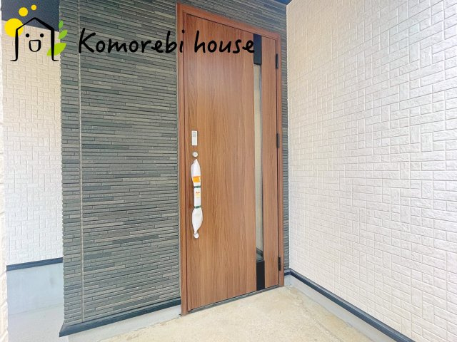 桶川市東2丁目　3期　新築一戸建て　ブルーミングガーデン　01の玄関|きれいな玄関です