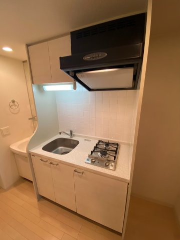 プレサンス金山グリーンパークス　名古屋市賃貸　仲介手数料無料のキッチン