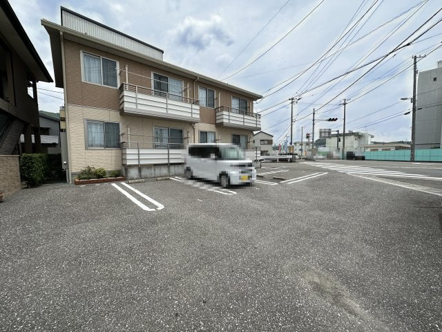 グランジェロハウスの駐車場