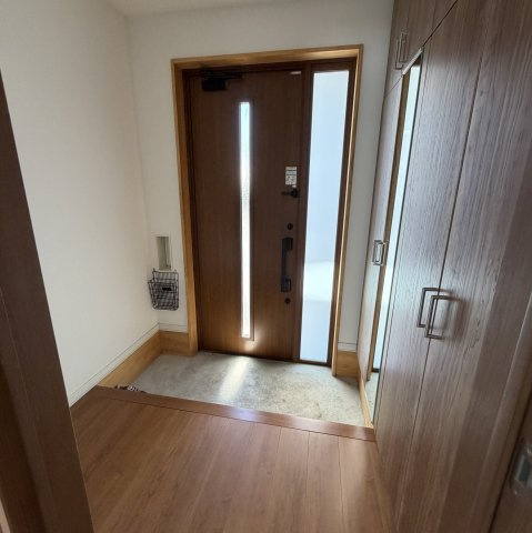 登別市鷲別町6丁目43-5戸建の玄関|きれいな玄関です