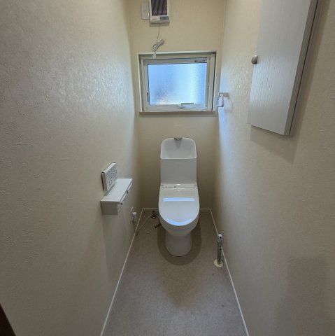 登別市鷲別町6丁目43-5戸建のトイレ|ゆったりとした空間のトイレです