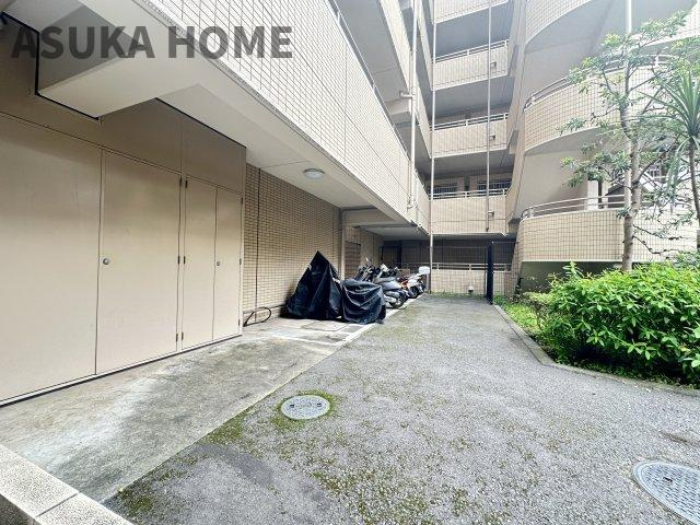 ライオンズマンション横濱本牧ベイステージのその他共用部分|綺麗に整備されたエントランス部分です。