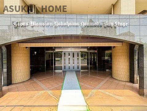 ライオンズマンション横濱本牧ベイステージのエントランス|段差の少ないフラットエントランスです。