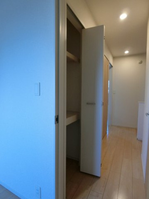 【収納】 | サニーサイド西福原 | イメージ203号室の写真（反転あり）
