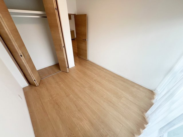 向陽ハイツ　302の洋室|6帖の洋室にはもちろん大きいクローゼット付き♪