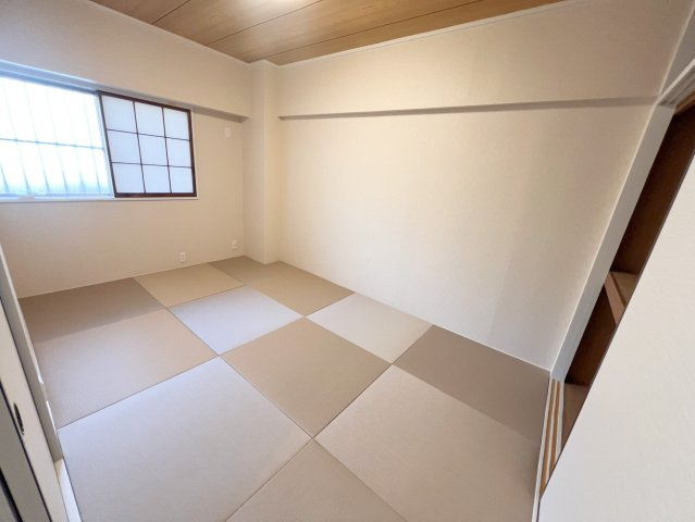 向陽ハイツ　302の和室|今風なおしゃれな和室は趣味部屋や個人部屋としても活用できます♪