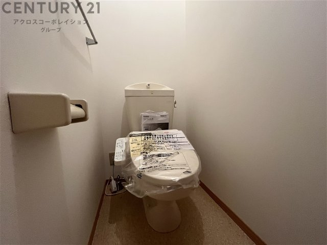 温水洗浄便座機能付きのトイレです♪