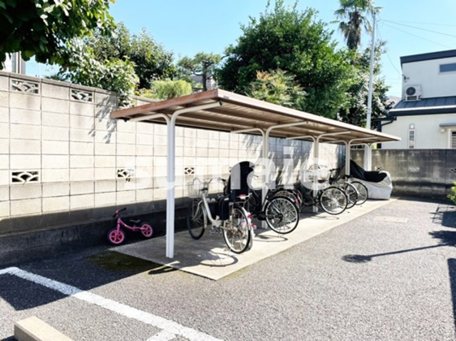 ピュアコート　弐番館のその他共用部分|屋根付きの駐輪場です。