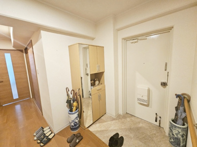 【玄関】 | ロイヤルコーポ朝霧