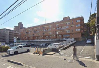 【外観】 | ロイヤルコーポ朝霧 | 目の前にキリン堂があり便利