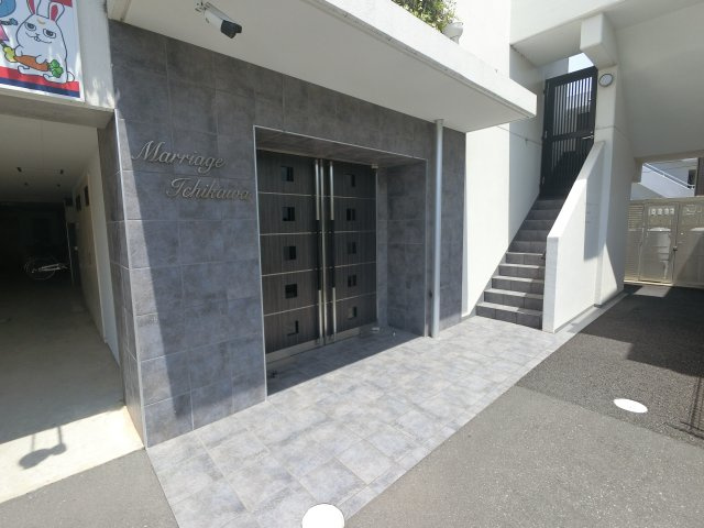 マリアージュ市川のエントランス