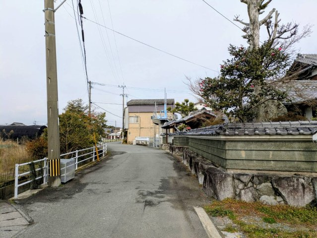柳川市南浜武の中古一戸建の前面道路含む現地写真