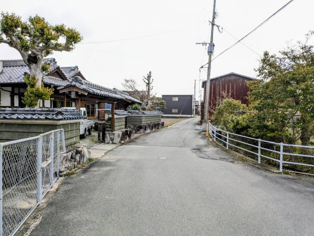 柳川市南浜武の中古一戸建の前面道路含む現地写真