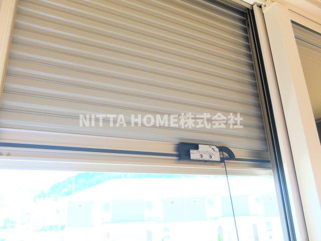ロイヤルタウン篠山口Ａ棟の設備|シャッター・雨戸が付いています◇