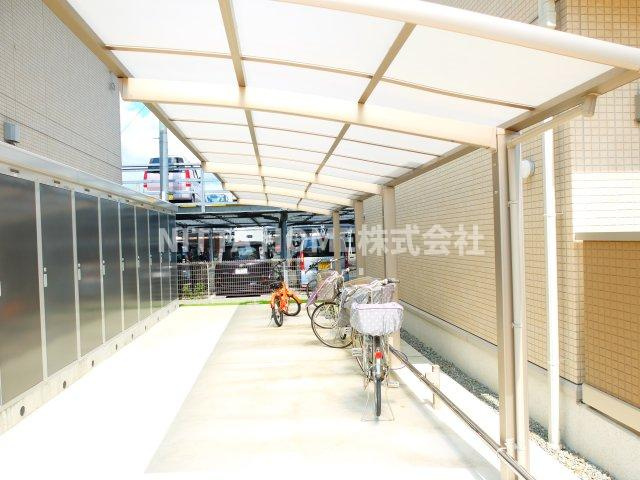 ロイヤルタウン篠山口Ａ棟の駐車場|駐輪場あります＊駐車場は１台無料になります！