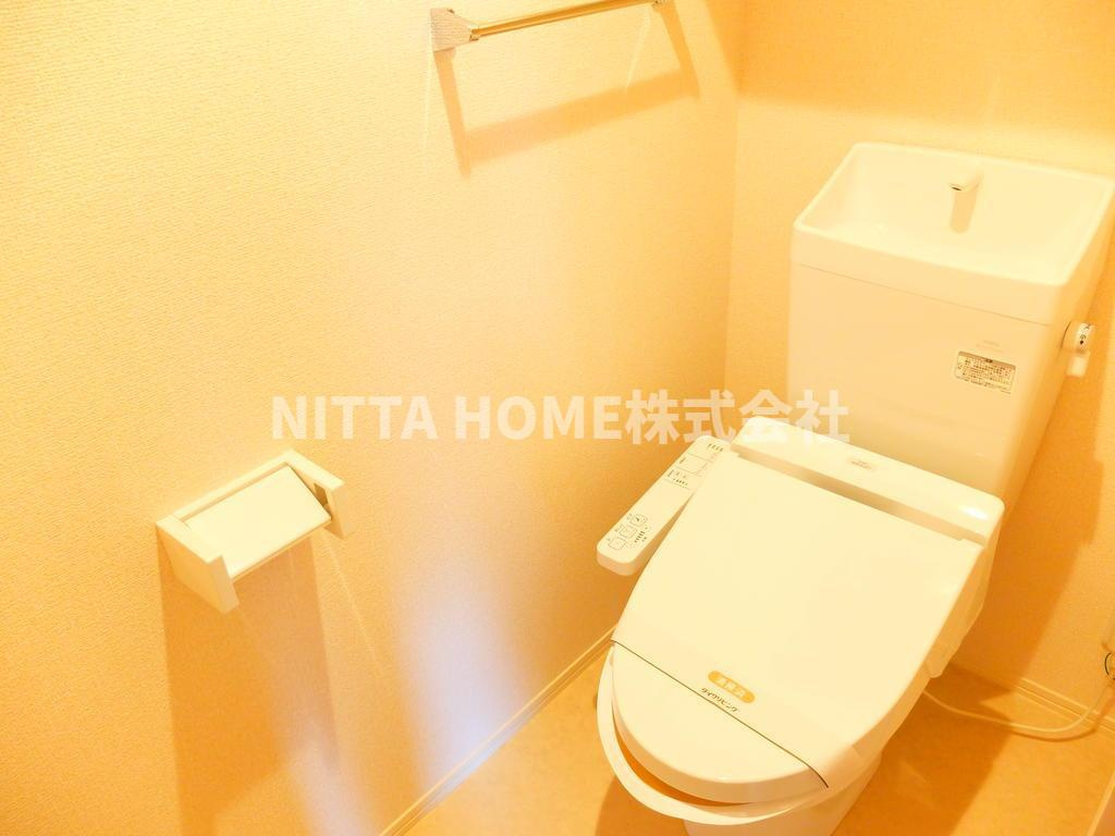 ロイヤルタウン篠山口Ａ棟のトイレ|嬉しいウォシュレット付きのトイレです◎