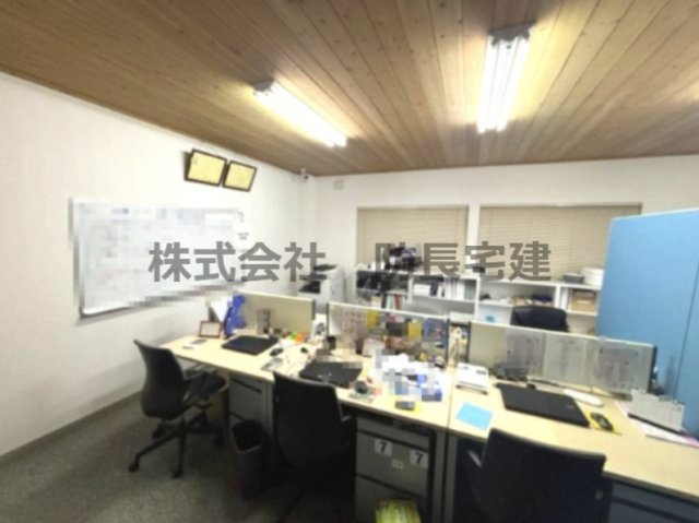 山口市下小鯖事務所のロビー