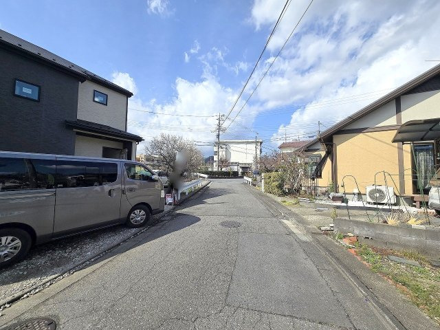青梅市畑中２丁目　全1棟の前面道路含む現地写真