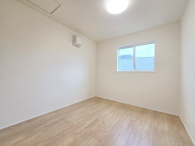 青梅市畑中２丁目　全1棟の洋室