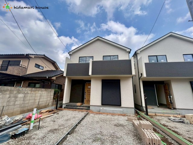 上尾市原市2322　新築戸建　ハートフルタウンAの前面道路含む現地写真