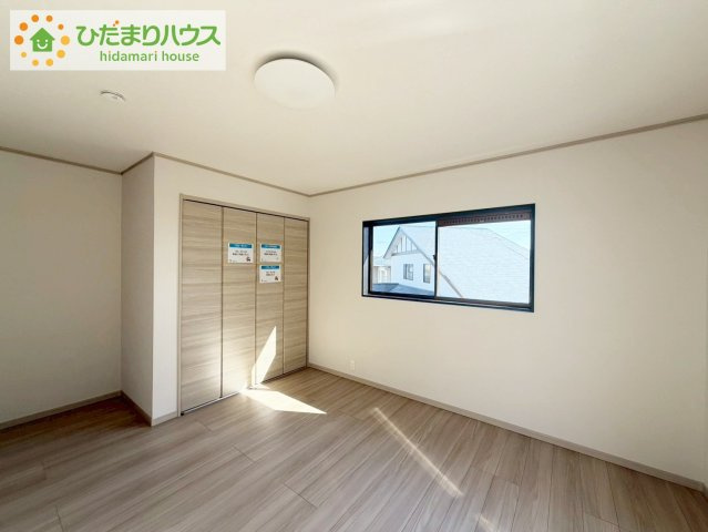 いわき市南台1丁目　中古戸建の洋室|ベランダに面していて、たっぷり光りの入る明るい主寝室です！