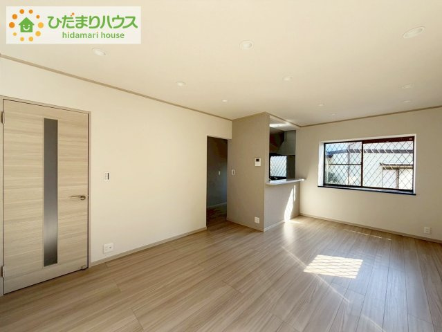 いわき市南台1丁目　中古戸建の居間・リビング|家族の集まるLDKは広々15.5帖！贅沢な空間を演出！