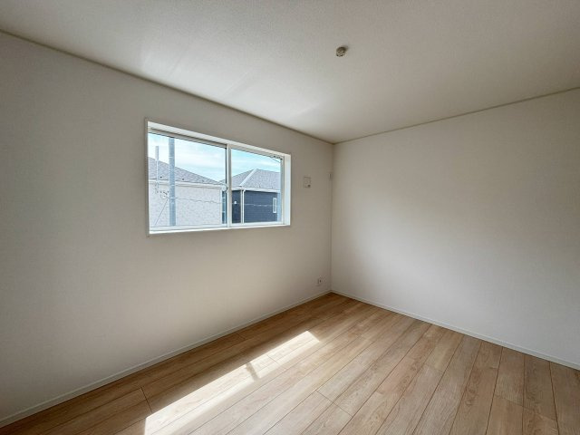 売新築戸建　沼津市沢田町の洋室