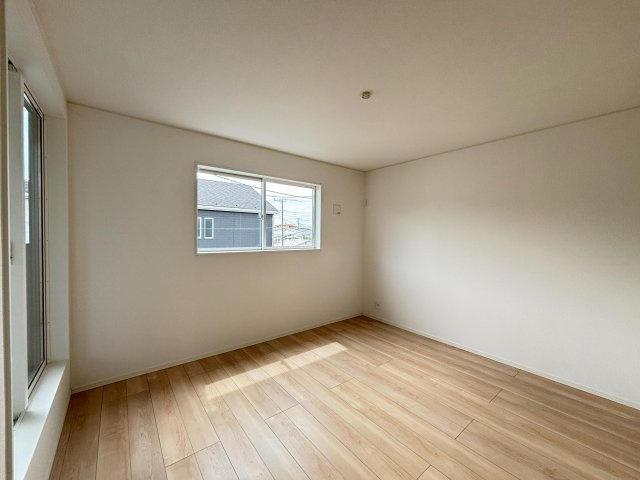 売新築戸建　沼津市沢田町の洋室