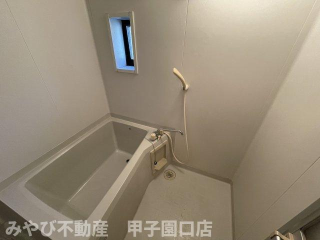 ベアント甲子園の浴室