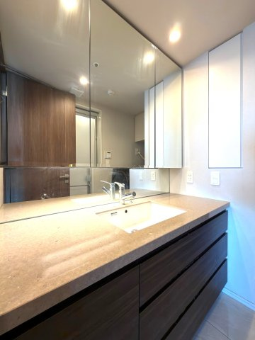 パークシティ武蔵小山 ザ・タワーのキッチン|独立洗面台