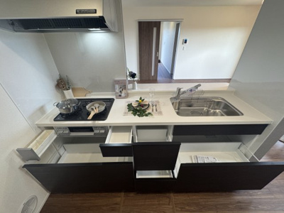 【キッチン】 | うるま市高江洲（全3棟）2号棟 | 2号棟　収納充実システムキッチン♪