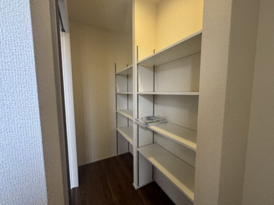 【玄関】 | うるま市高江洲（全3棟）2号棟 | 2号棟　十分な収納付き玄関♪SIC付き♪