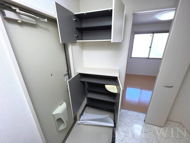レスポワール井原の玄関