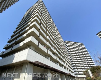 【外観】 | 千舟リバーサイドヴィラB棟　地上15階建　総戸数568戸　ご紹介のお部屋は２階部分です♪階下に住居はございません。　　
