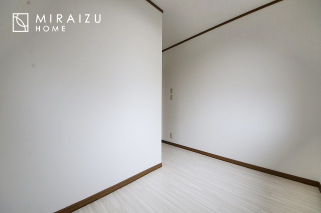 【洋室】 | 平日・休日問わず、いつでもご見学が出来ます♪☆実際に見て、触れて感じる安心のお住まい探しを体験して下さい♪☆物件情報だけでなく、地域の特色などなどエリア情報もお伝え出来たら嬉しいです♪
