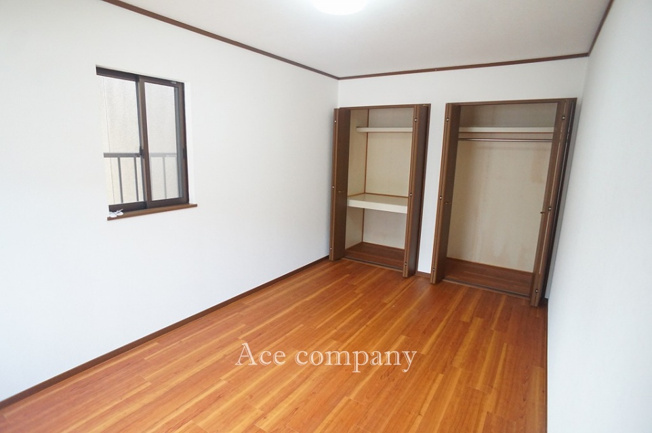 【寝室】 | 東大阪市新家西町 | 【2階：洋室7.5帖】クローゼット完備です♪
