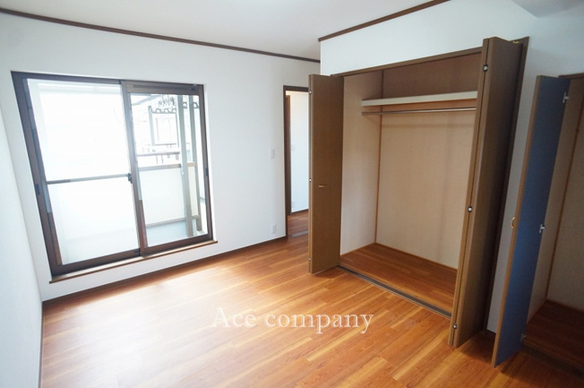 【子供部屋】 | 東大阪市新家西町 | 【2階：洋室6.5帖】クローゼット完備です♪
