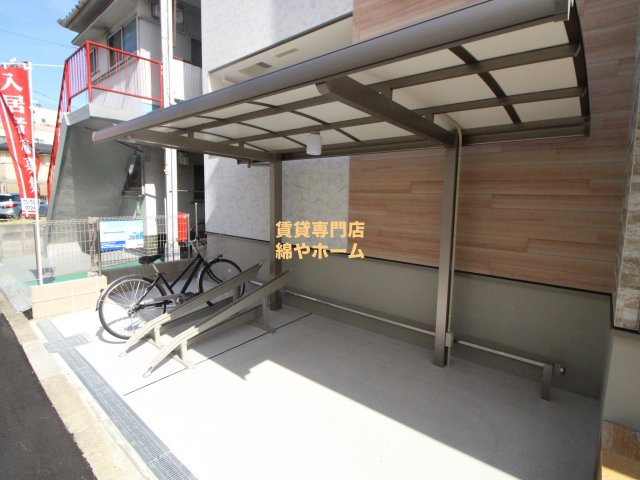 フジパレス住吉遠里小野Ⅱ番館のその他共用部分|屋根付きの駐輪場です