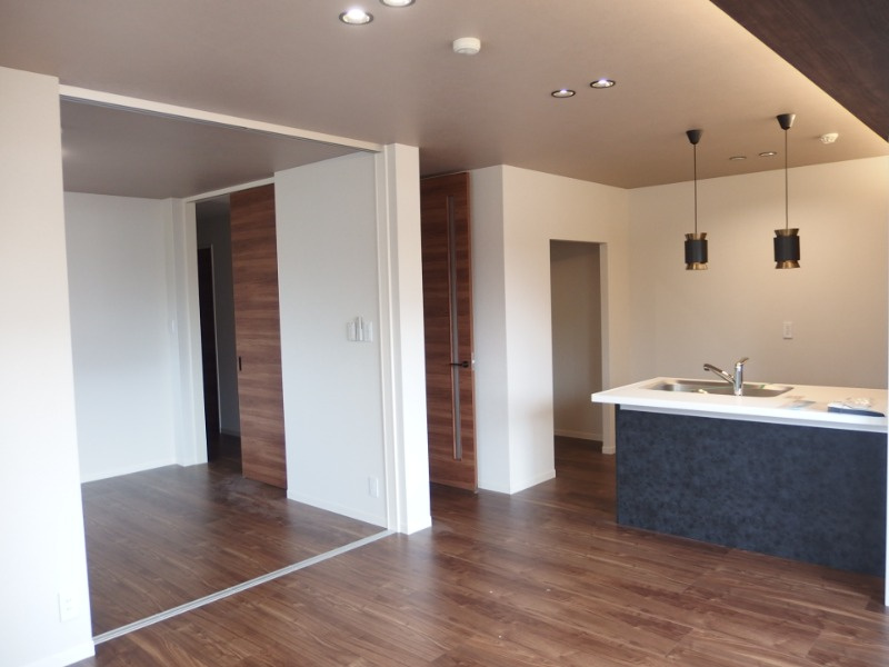 ケントスクエア八番館の居間・リビング