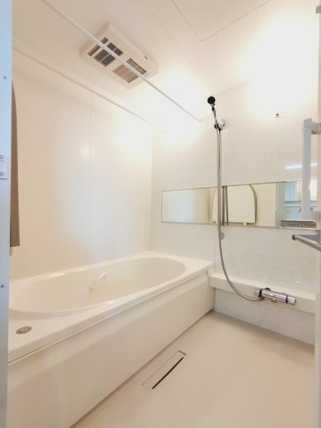 ラ　グリシーヌⅢの浴室