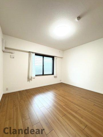 プランヴェールEXサザンウイングの洋室|ドキドキの新生活も、安心してスタート。ぴったりの住まいを見つけませんか？クランディアが一緒に住まい選びをサポートします‼　まずは、お気軽にお問合せください　＃クランディア