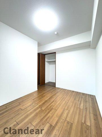 プランヴェールEXサザンウイングの洋室|ドキドキの新生活も、安心してスタート。ぴったりの住まいを見つけませんか？クランディアが一緒に住まい選びをサポートします‼　まずは、お気軽にお問合せください　＃クランディア