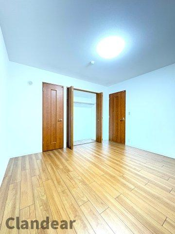 プランヴェールEXサザンウイングの洋室|ドキドキの新生活も、安心してスタート。ぴったりの住まいを見つけませんか？クランディアが一緒に住まい選びをサポートします‼　まずは、お気軽にお問合せください　＃クランディア