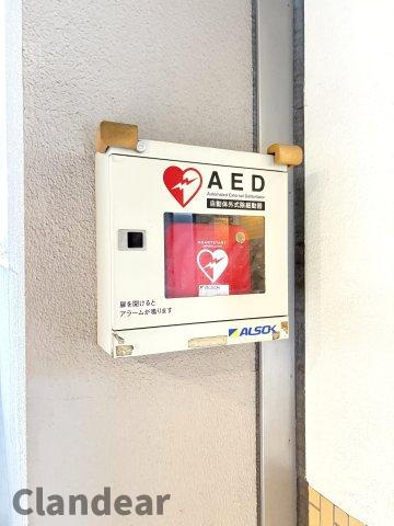 プランヴェールEXサザンウイングのロビー|共用部にAEDを設置し、万が一の際にも安心できる環境。住む人を見守る体制が整っています