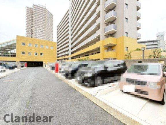 プランヴェールEXサザンウイングの駐車場|ドキドキの新生活も、安心してスタート。ぴったりの住まいを見つけませんか？クランディアが一緒に住まい選びをサポートします‼　まずは、お気軽にお問合せください　＃クランディア