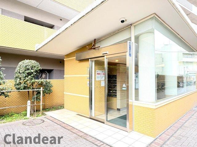 プランヴェールEXサザンウイングのエントランス|ドキドキの新生活も、安心してスタート。ぴったりの住まいを見つけませんか？クランディアが一緒に住まい選びをサポートします‼　まずは、お気軽にお問合せください　＃クランディア