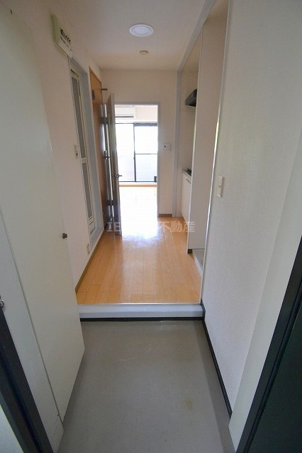 広島市中区広瀬町の賃貸マンションの玄関